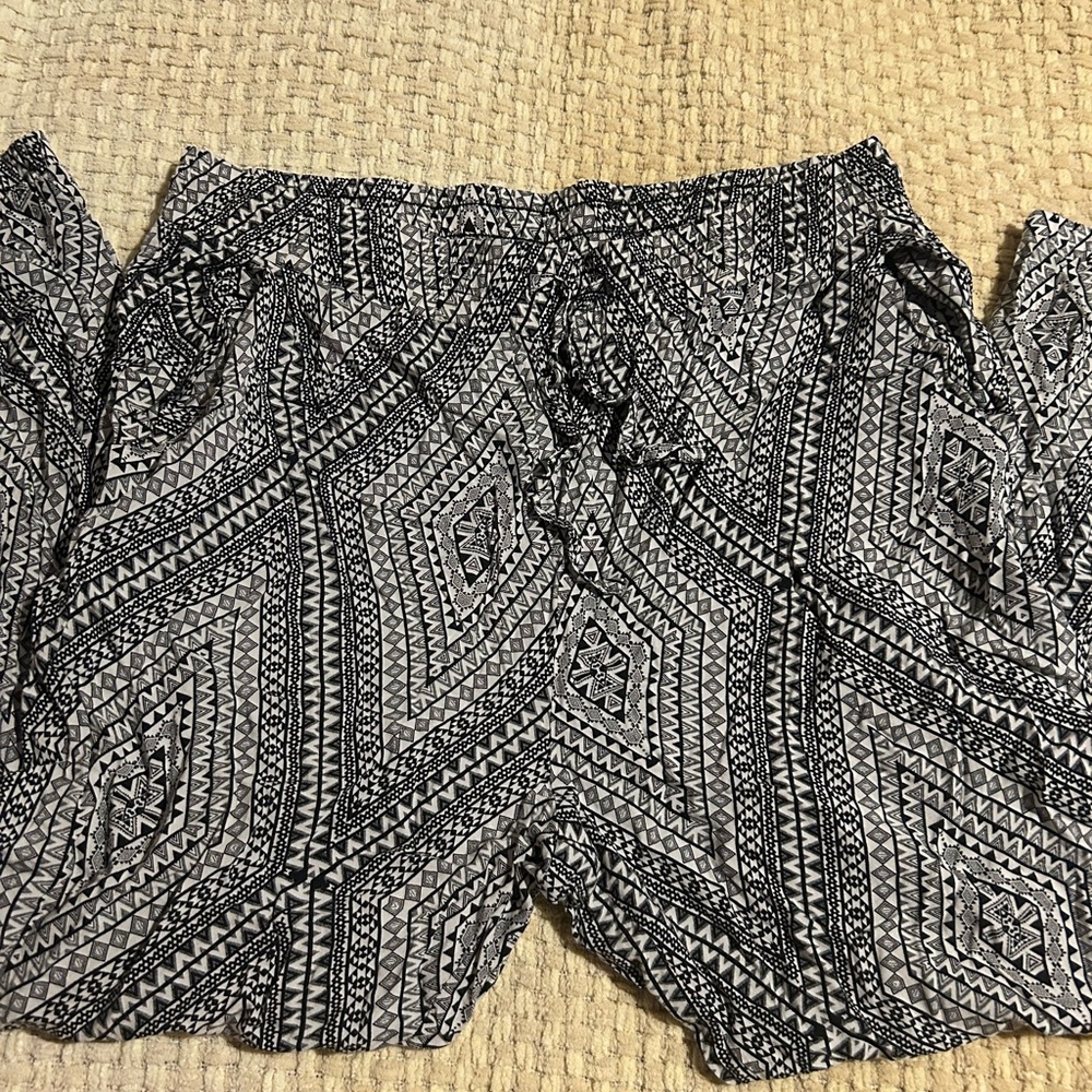 Aeropostale Monochrome Patterned pants